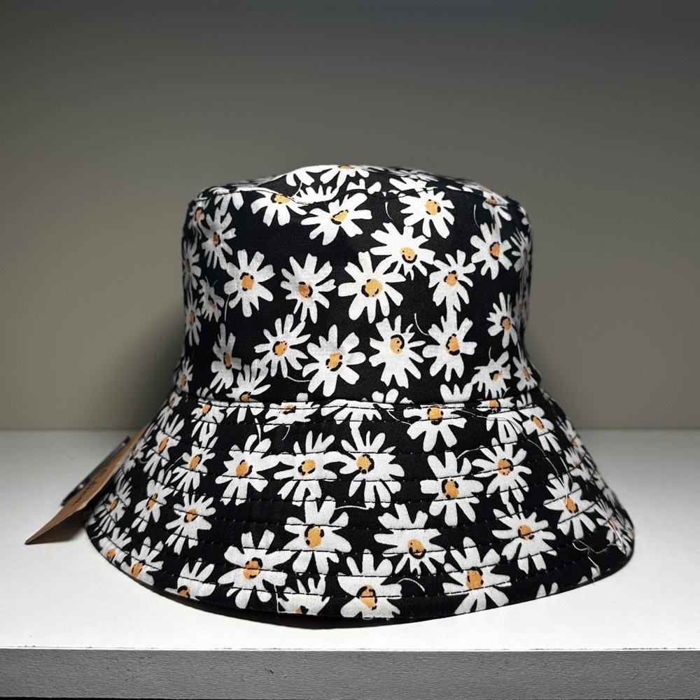Daisy Reversible Bucket Hat